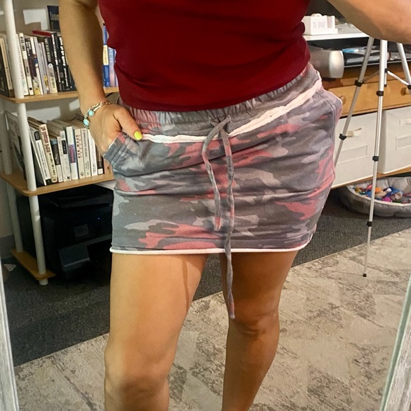 adorable CAMO mini skirt, mauve/gray/violet, NEW! - Picture 12 of 15